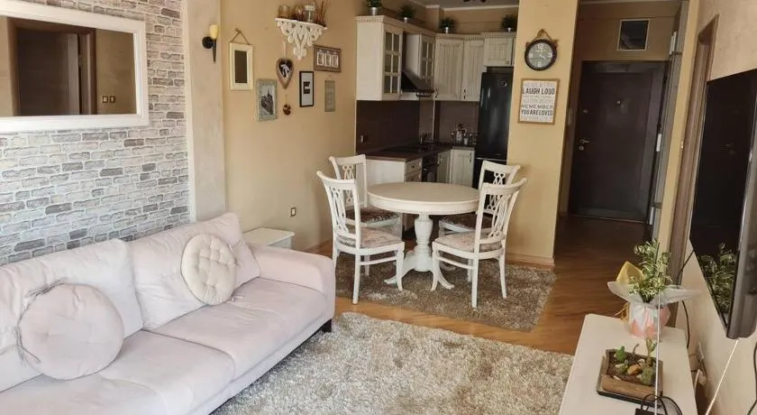 Lux Apartment Rose - Image 1