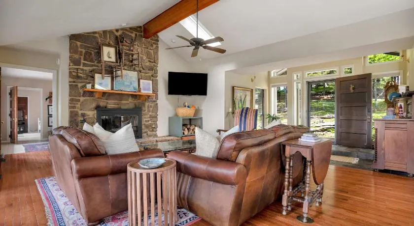 Hickory Haven-Direct Lake Access-Furnished Patio - Image 1
