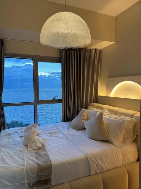 Panoramic Seaview 2BR Near Airport Facing the Bay - 7g - Image 1