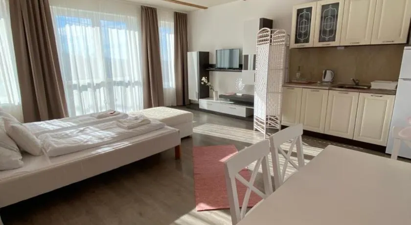 Platán Apartmanház - Image 1