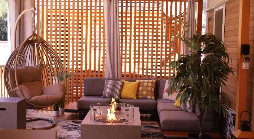 Iris Holiday Homes - Image 1