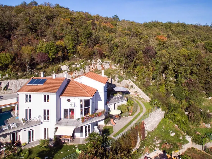 Bella Vista - Image 1