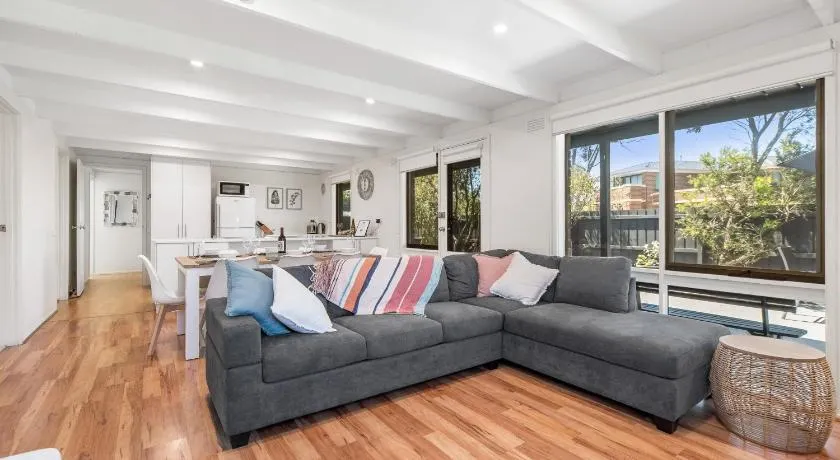 Dromana Beach Holiday House 3 minutes to the sand - Image 1