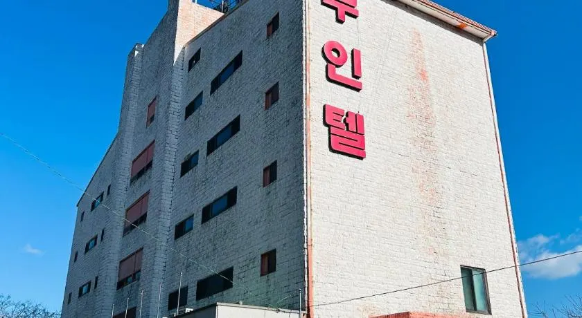 Top Motel - Image 1