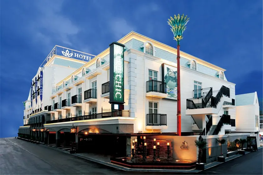 HOTEL CHIC - Image 1