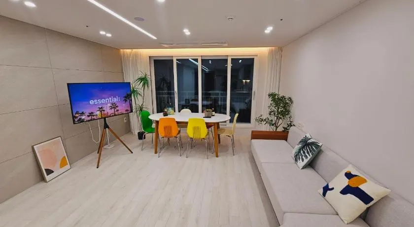 New 패밀리 & 친구 여행 모임 청결하고 쾌적한 넓은 신축아파트 주차 편리 쓰리룸 - Image 1