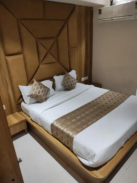 Hotel anand lake - Image 1