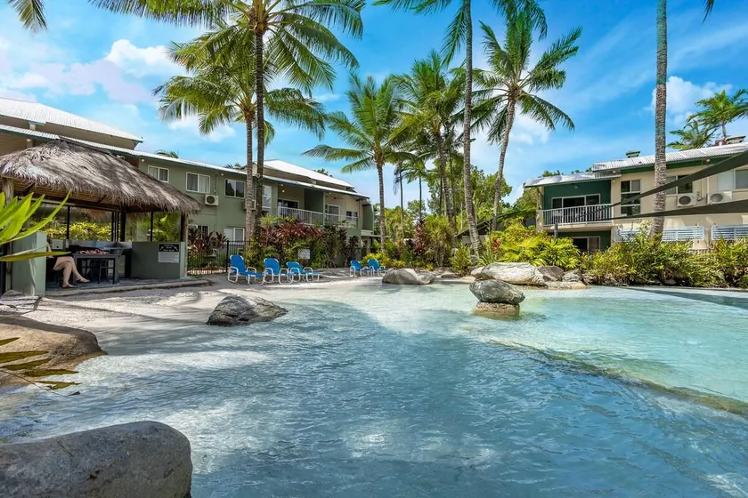 Trinity Beach 2BR Apartment; Pools, 500 m to beach - Image 1