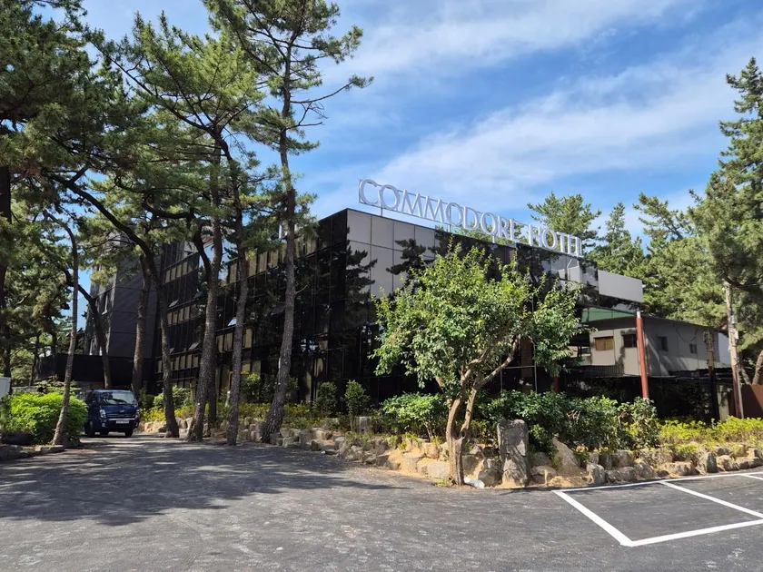 Commodore Hotel Pohang - Image 1