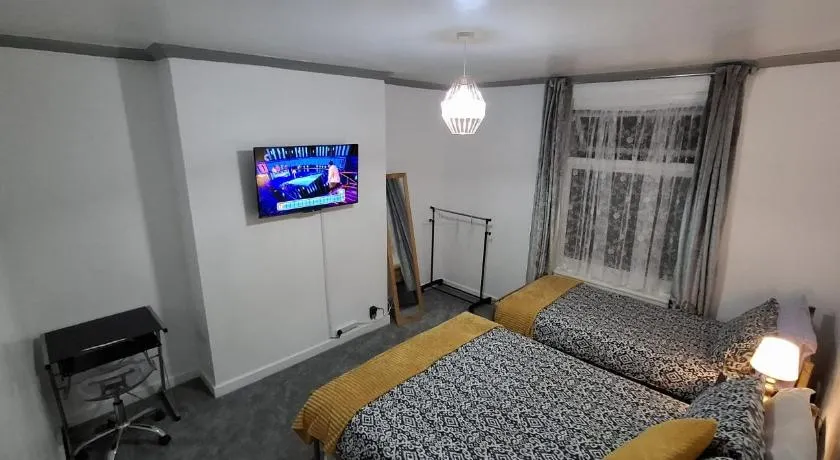 Plymouth Airbnb - Image 1