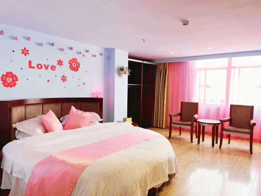 Kenmakki Hot Springs Hotel - Image 1