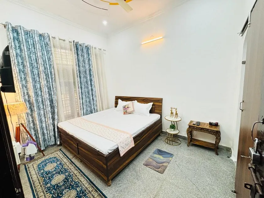 Flat in gurugram near medanta hospital - Image 1