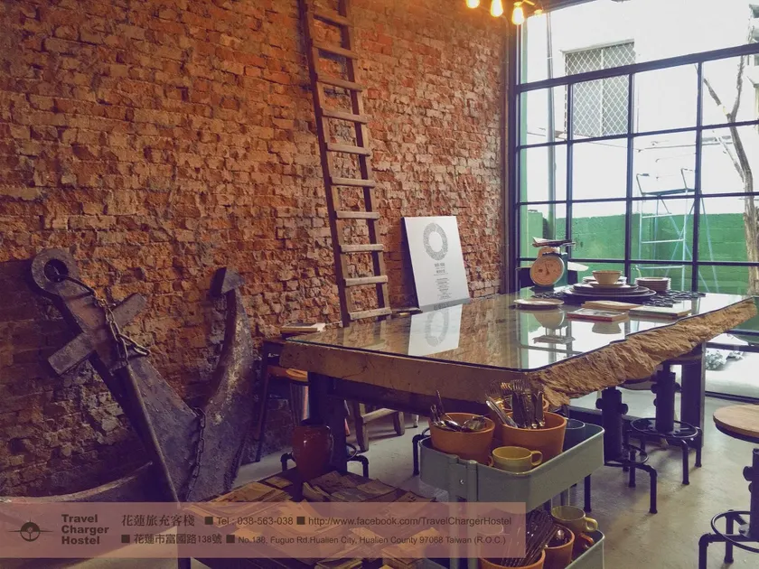 Travel Charger Hostel - Image 1