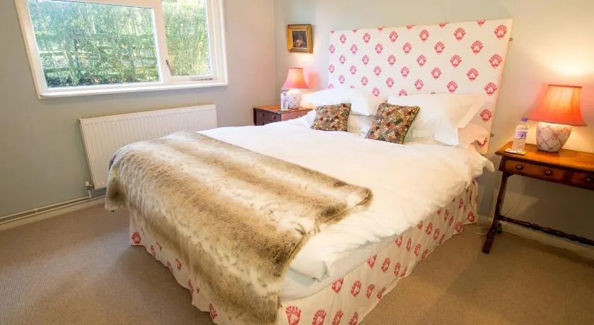 Yew Tree Cottage - Image 1