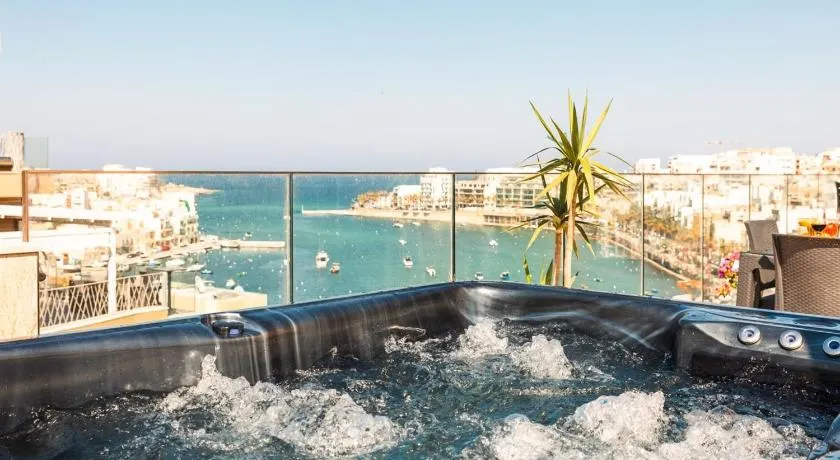 Luxury Panoramic Penthouse w Jacuzzi & Sea View - Image 1