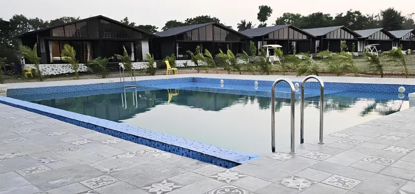 Shreephal luxurious Resort- Best resort in saputara - Image 1