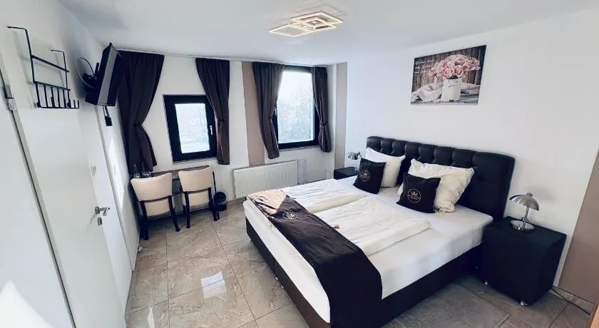Hotel Royal - Image 1