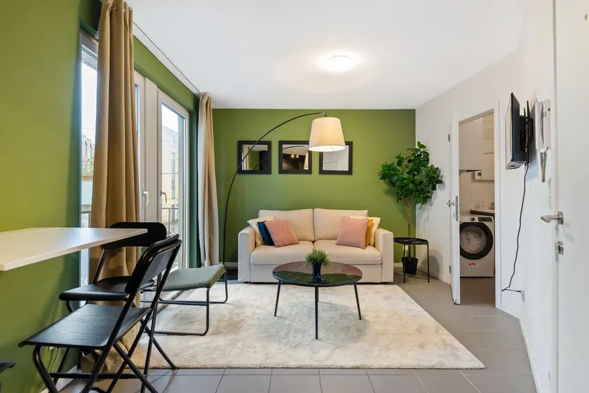 Cozy Apt Near Central & Parking - Image 1