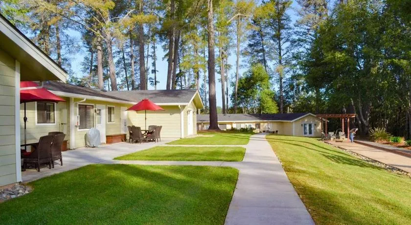 Indian Creek Inn - Image 1