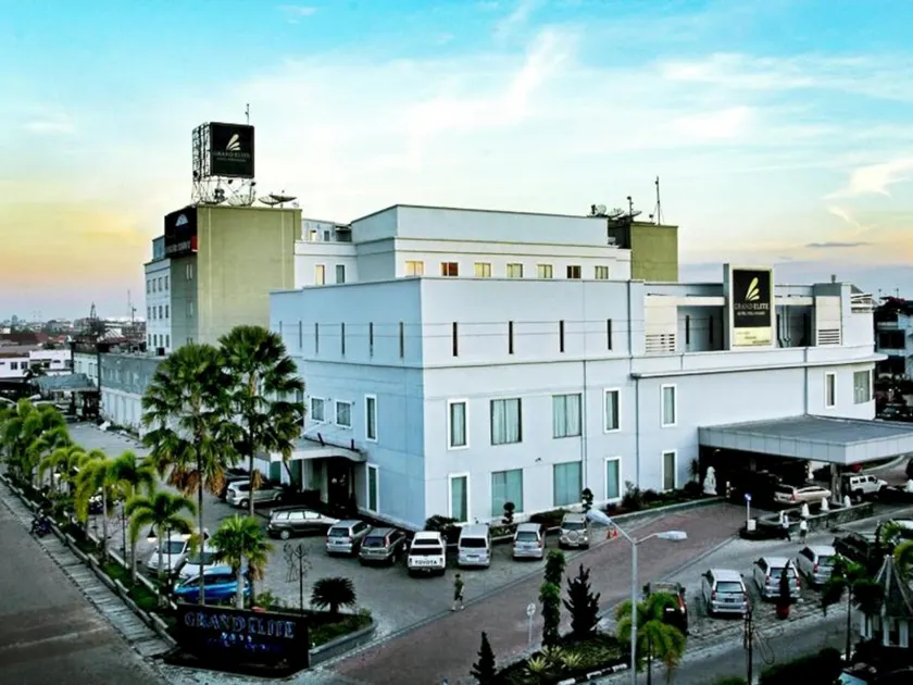 Grand Elite Hotel Pekanbaru - Image 1