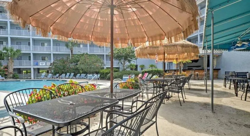 Family Getaway - Boardwalk to the Beach, 3 pools, Tennis - Image 1