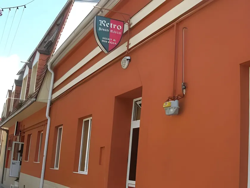 Retro Hostel - Image 1