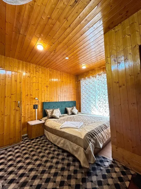 Munshi's Hotel and Restaurant(Tangmarg) - Image 1