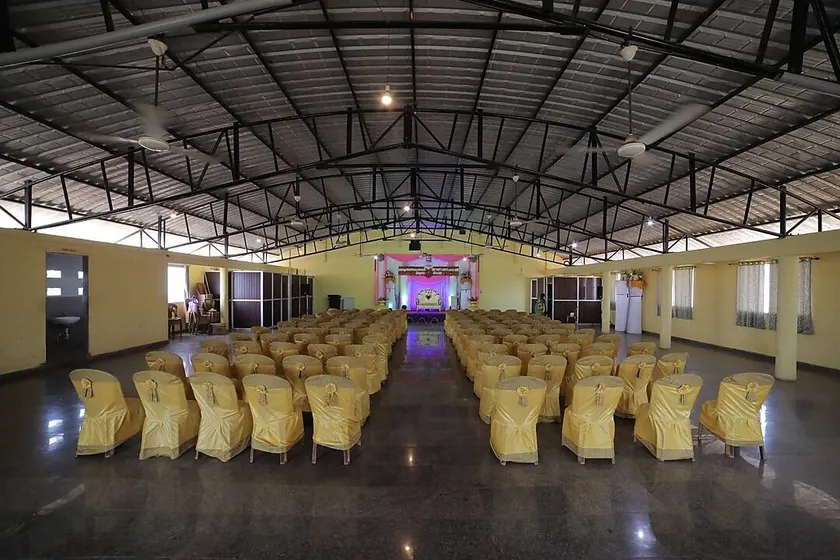 Hotel Kamat Plus - Image 1
