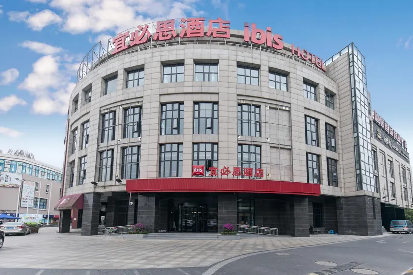 Ibis Shanghai Hongqiao Railway Station - Image 1