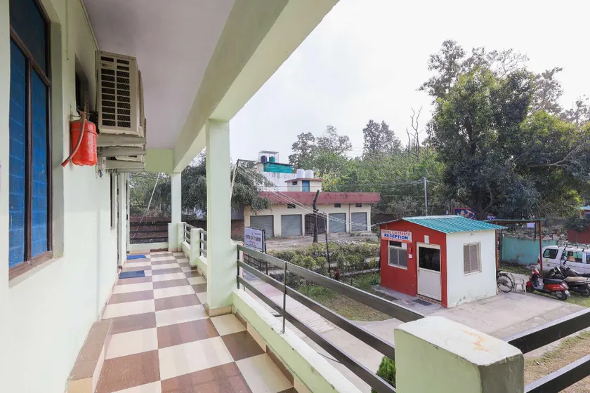 Hotel Chitrarth & Party Lawn - Image 1
