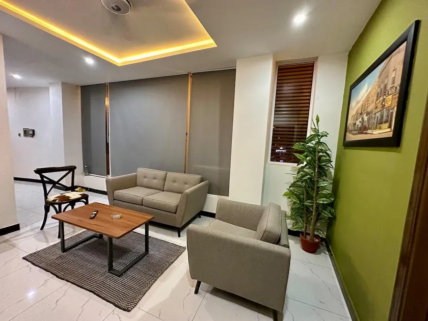 Hustle - Two Bed Appartment with Hall & Kitchen - Image 1