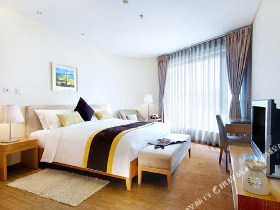 Fuxian Lake Lan'an Holiday Hotel - Image 1