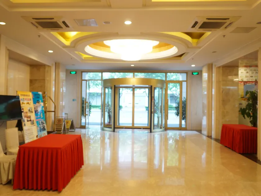 Furunge Hotel - Image 1