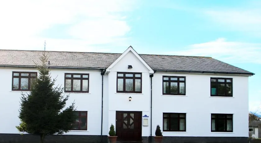 Vale Park Hotel - Image 1