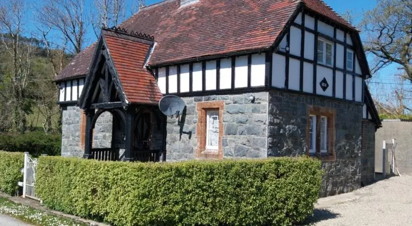 White Gate Lodge - Image 1