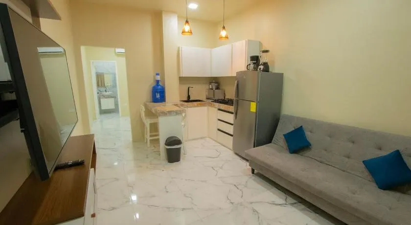 Close to the airport, beach, and restaurants, washing machine and dryer - Image 1