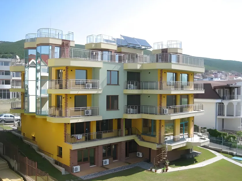 JBH Hotel - Image 1