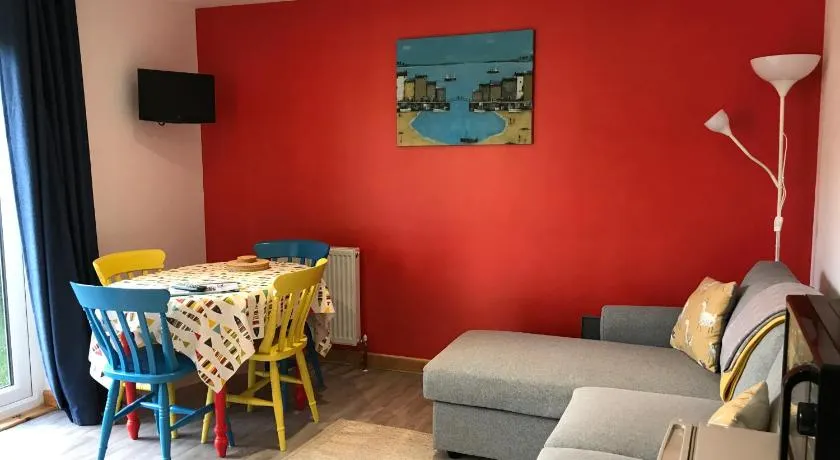 Kingfisher Glamping Cabin - Image 1