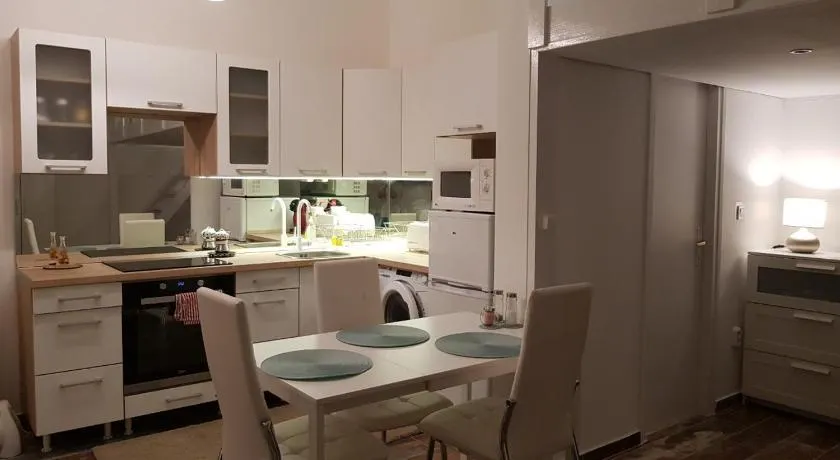 Brand New Garden Flat / Free Parking - Image 1