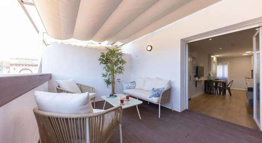 Bravissimo Eiximenis, with beautiful terrace and views - Image 1