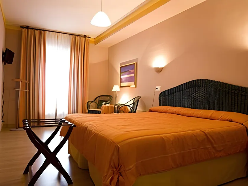 Hotel Montañés - Image 1