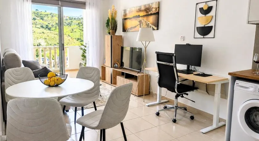 Modern Apartment near Coral Bay Pool & Fast WiFi - Image 1
