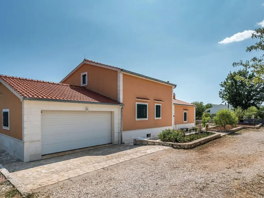 Tranquil Holiday Home in Veliki Broćanac with Swimming Pool - Image 1