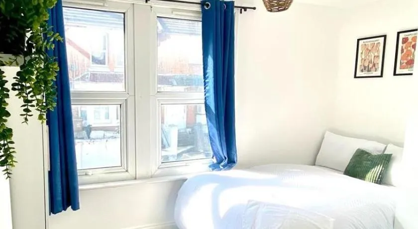 4 bed 2 bath House in medway - Image 1
