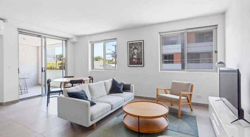 Inner West 1BR & Balcony - Mins to CBD - Image 1