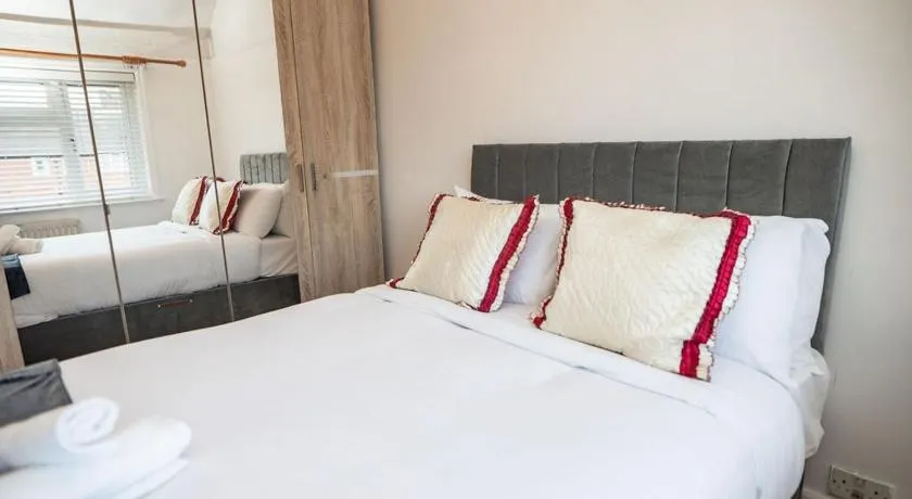City Oasis - Sleeps 6 - Near Co-op Live & Stadium - Image 1