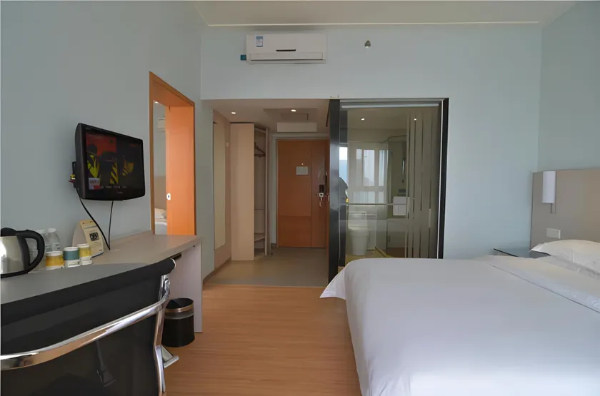City Comfort Inn Beihai Beibu Gulf Square - Image 1