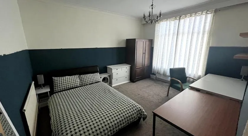 Single Room - Town & University nearby, 24h Bus, Airport-linked - Image 1