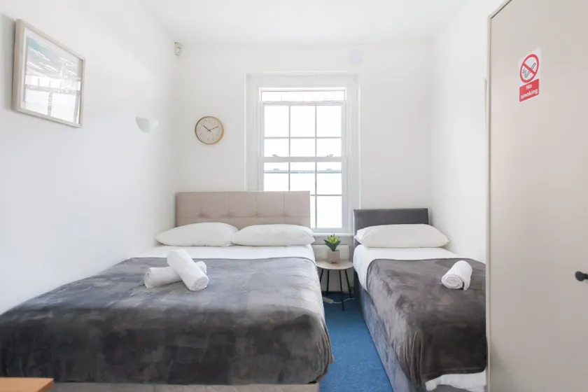 London Central Suits - Comfortable Rooms - Image 1