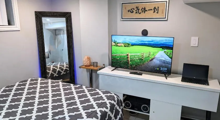 Chic Japanese Vibe Smart Home- Liberty Village 10 min walk to CNE & GO Station - Image 1